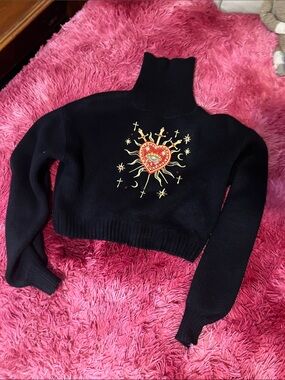ROMWE Black Cropped Turtleneck Sweater with Embroidered Heart